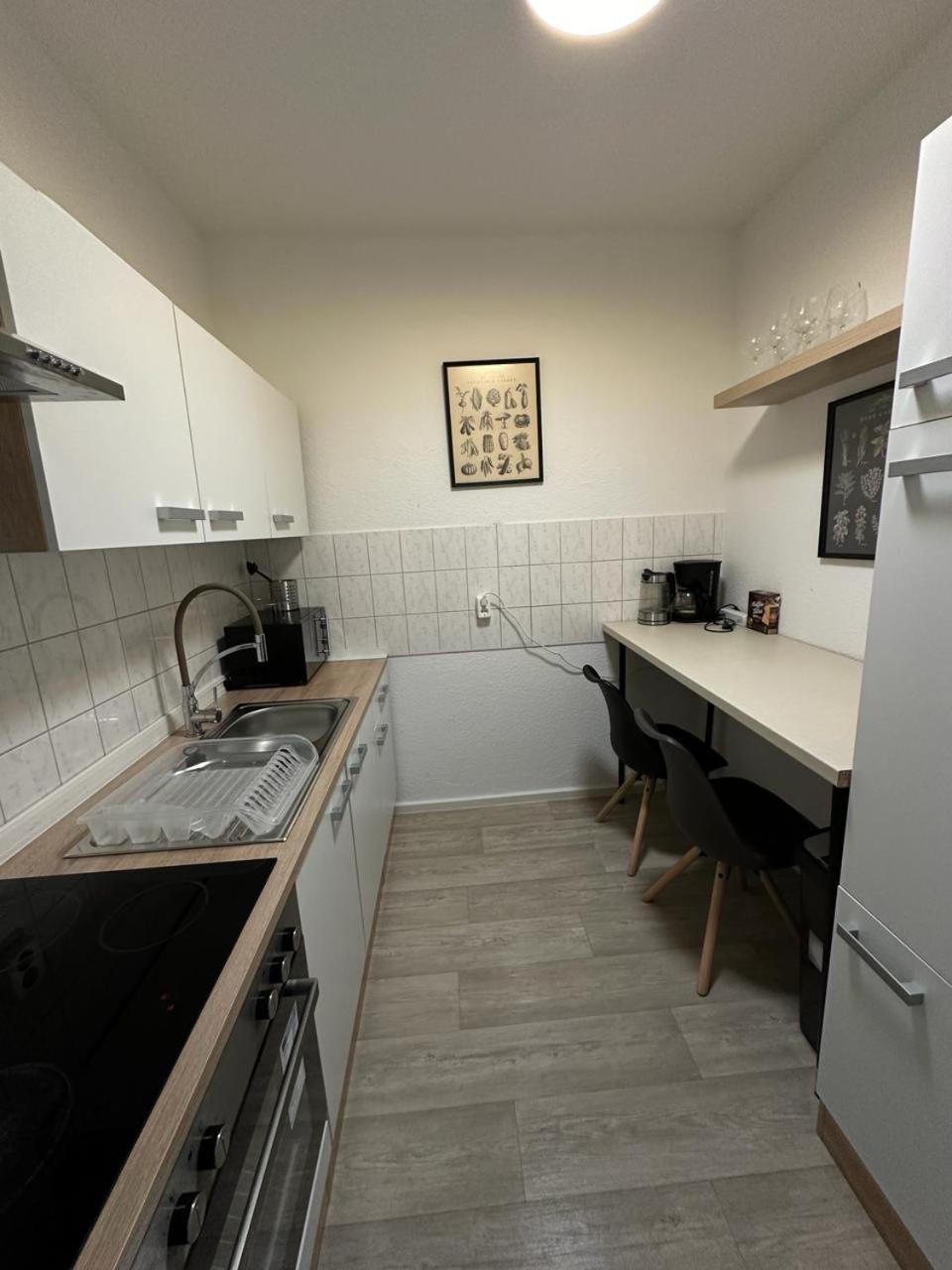 Ideal Fuer Monteure. 3 Zimmer Apartment Mit Kueche, Waschmaschine, Wifi Usw... . Halle  Exterior foto