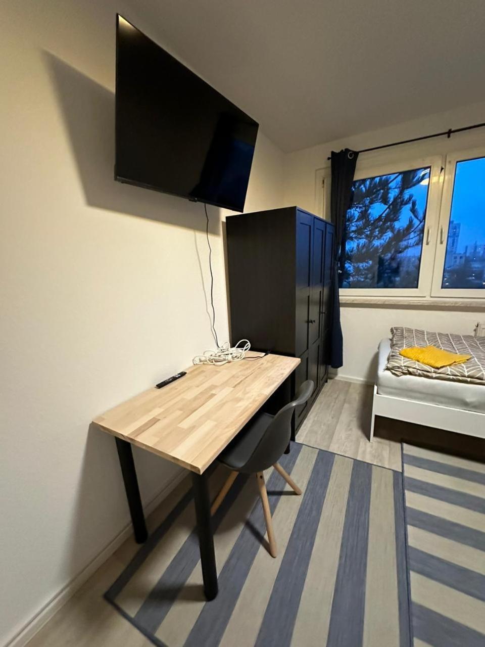 Ideal Fuer Monteure. 3 Zimmer Apartment Mit Kueche, Waschmaschine, Wifi Usw... . Halle  Exterior foto